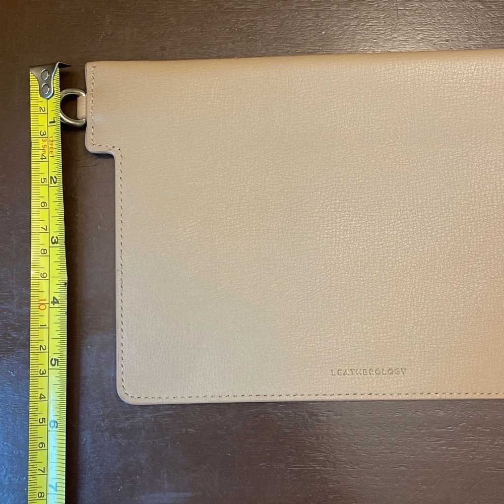 Tan Pebbled Leather Wristlet Clutch Pouch Leatherology Minimalist Quiet Luxury - Picture 7 of 8